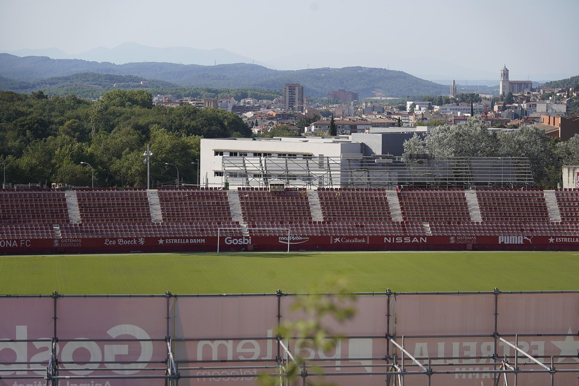 La instal·lació de la graderia supletòria del Gol Nord a Montilivi