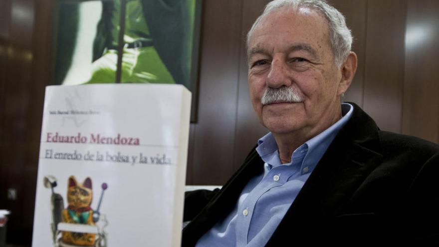 El novelista Eduardo Mendoza.