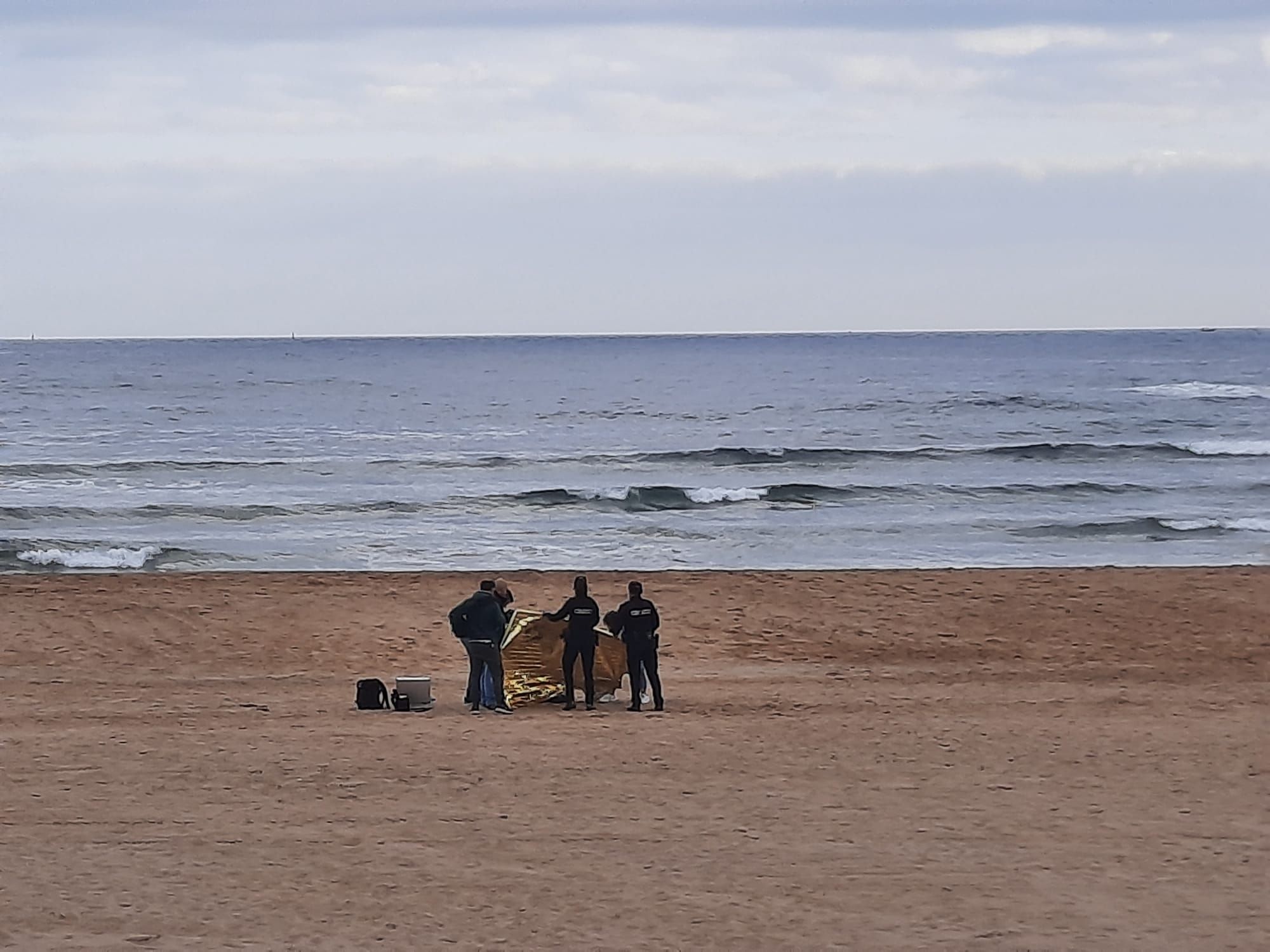 Hallan un cadáver en la playa de San Lorenzo