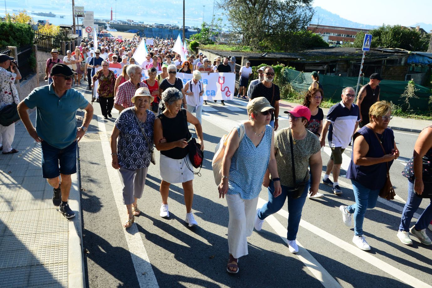 Moaña planta el grito en la calle: "Coa nosa saúde non se xoga"