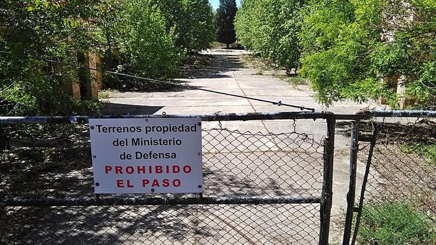 Acceso al campamento de Monte la Reina. | L. O. Z.