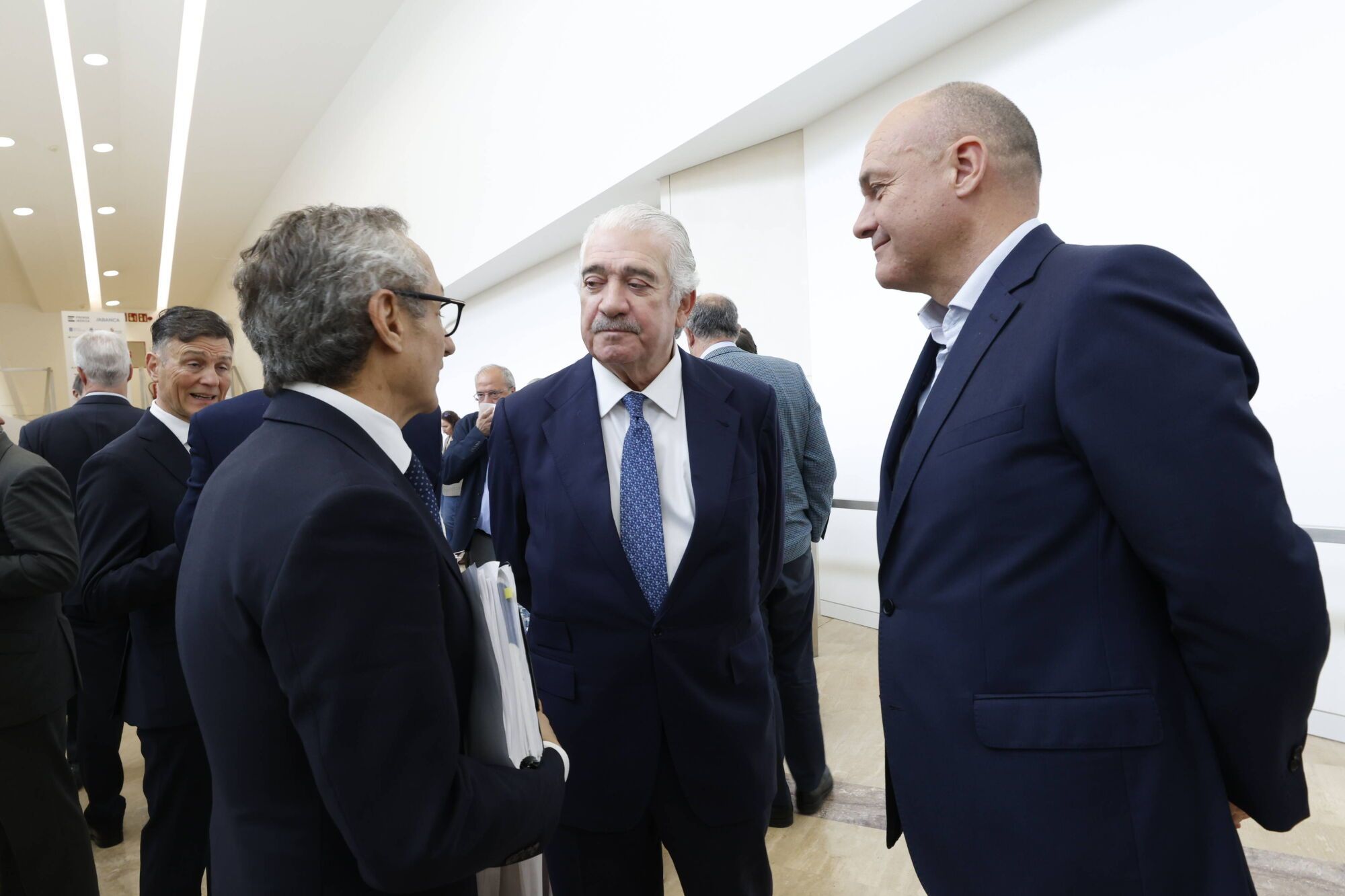 Por la izquierda, Miguel Temboury,  director general territorial Noroeste de Endesa, José Bogas, y Javier Nieto, responsable territorial B2B Noroeste de Endesa.