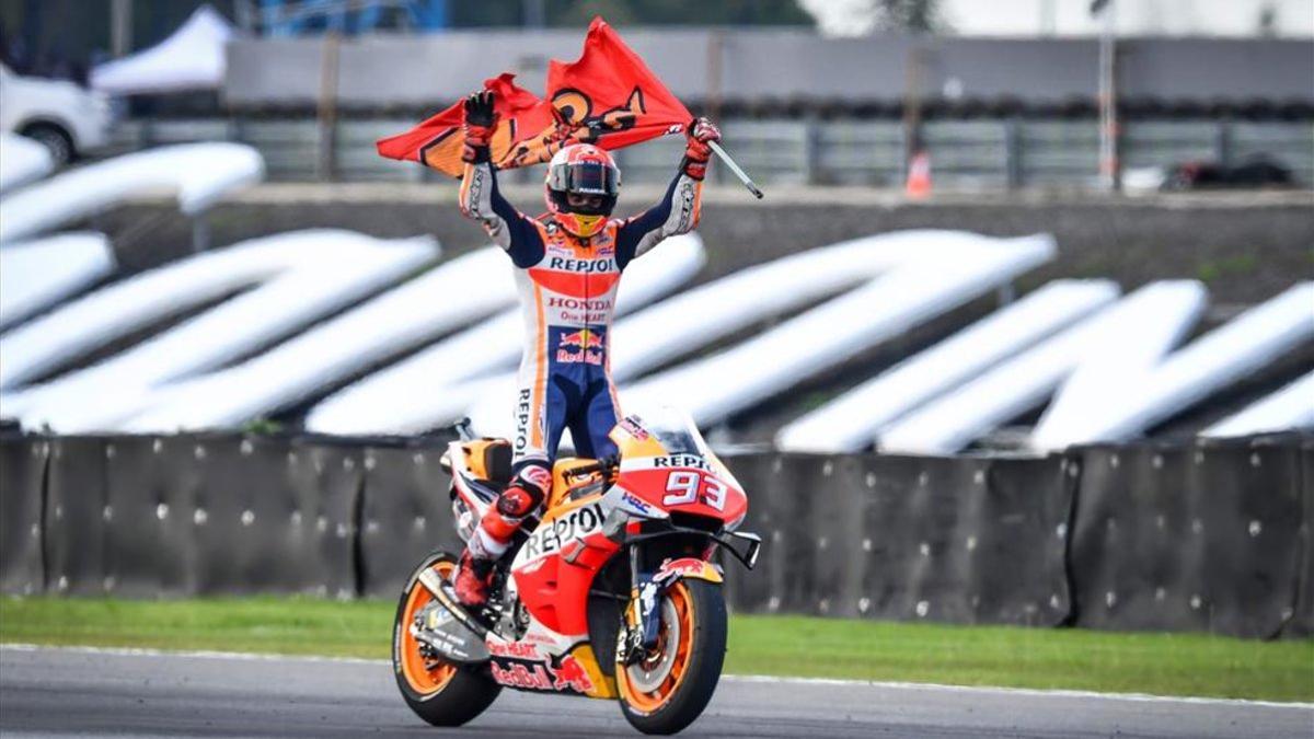 Márquez celebra la victoria y el título en Tailandia