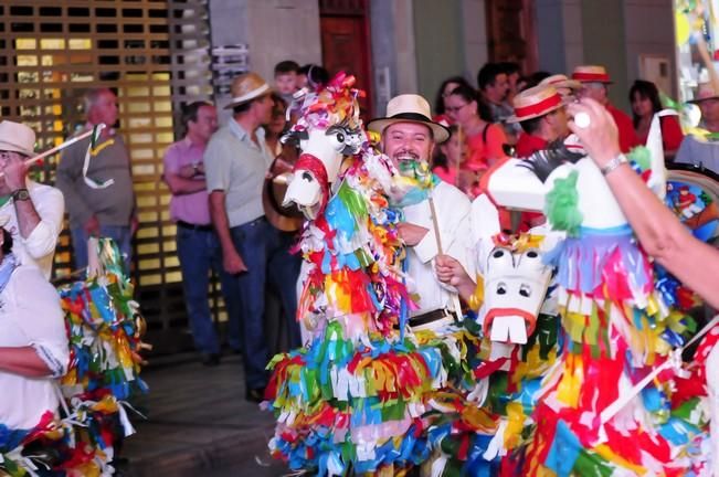 Caballitos de fuego en Galdar.