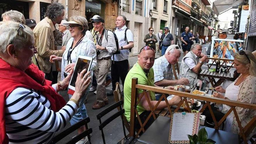 Turistas en la calle A Franxa.