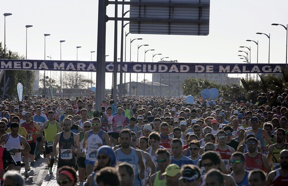 El Mouaziz, del Club Nerja de Atletismo ha vuelto a imponerse en la prueba, que ha alcanzado una participación récord con 7.500 corredores