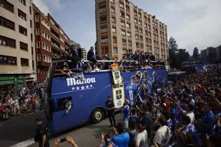 Santi Cazorla se hace viral con esta versión del himno del Real Oviedo: "Tienes que sacar un álbum"