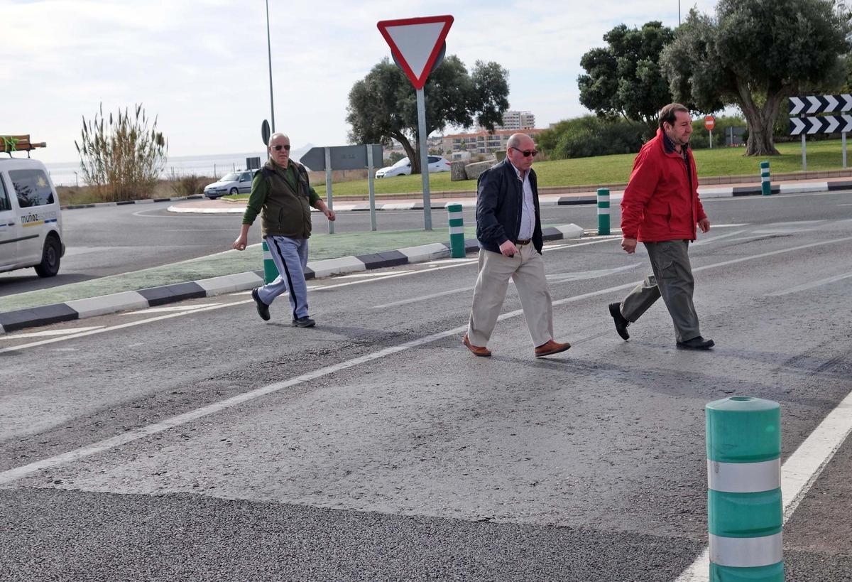Paso peatonal en la rotonda en la que quiere actuar el Ministerio. Imagen de archivo