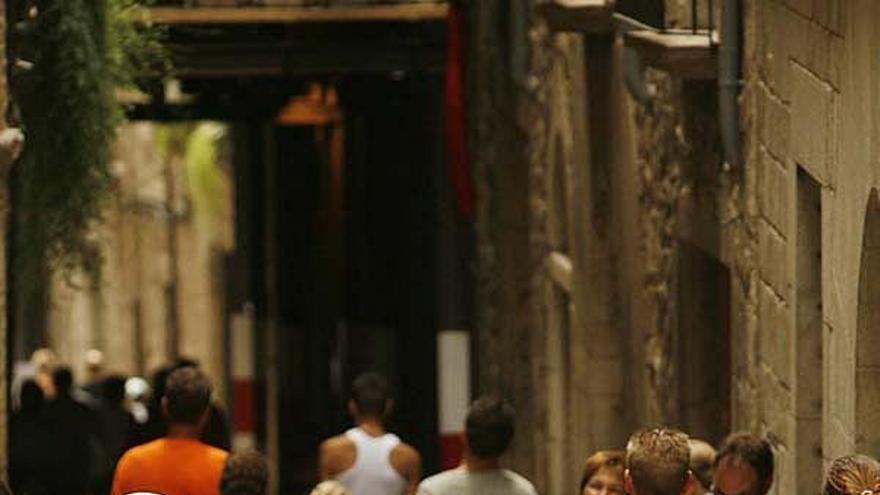 El Barri Vell de Girona s&#039;omple de turistes cada dia a l&#039;agost.
