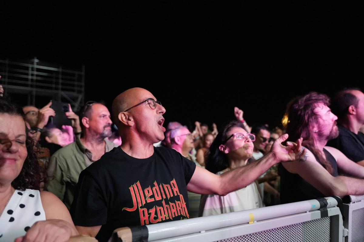 Medina Azahara desata la nostalgia en su último concierto en Badajoz
