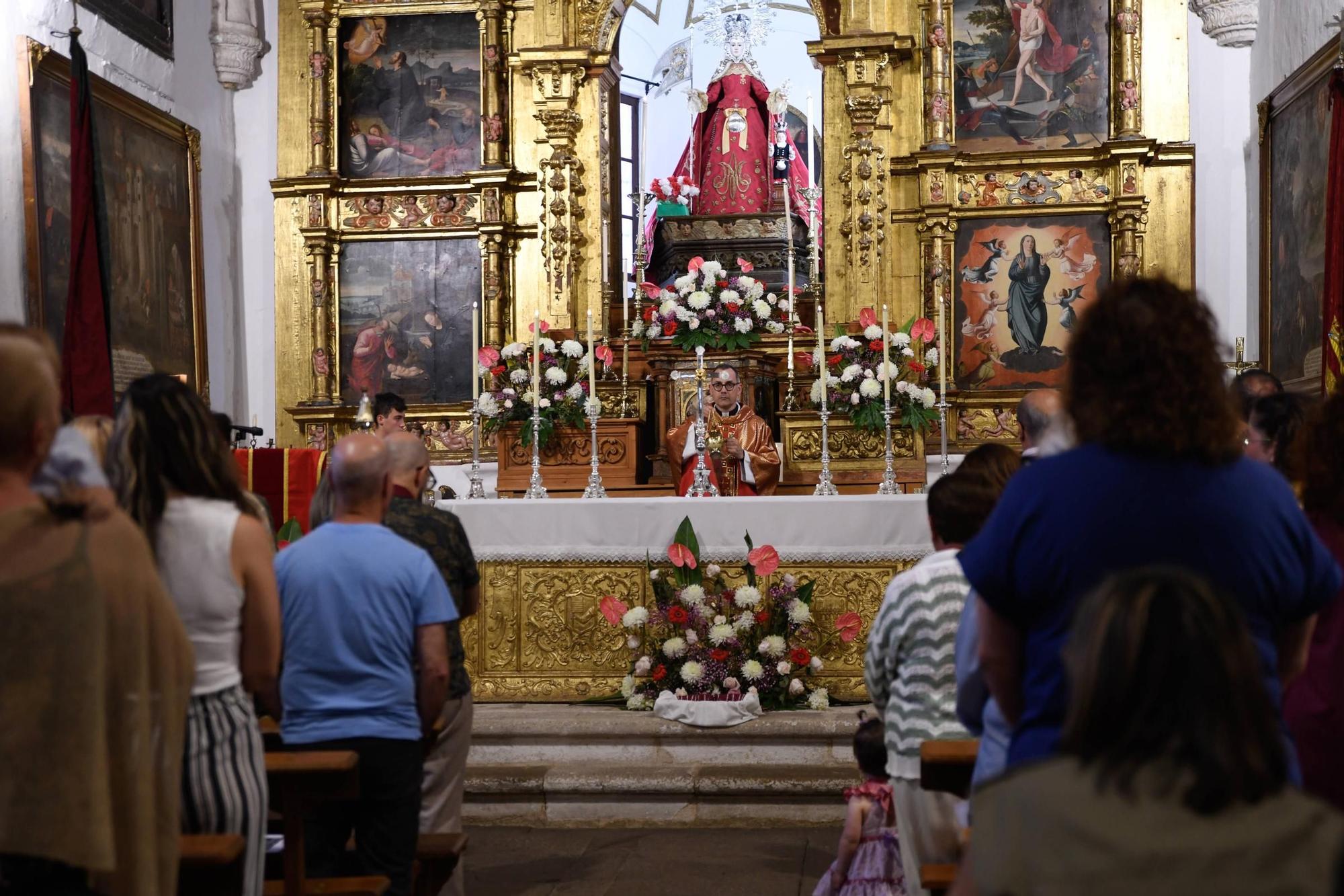 Entrada de 35 personas en la Cofradía de La Virgen de la Concha.