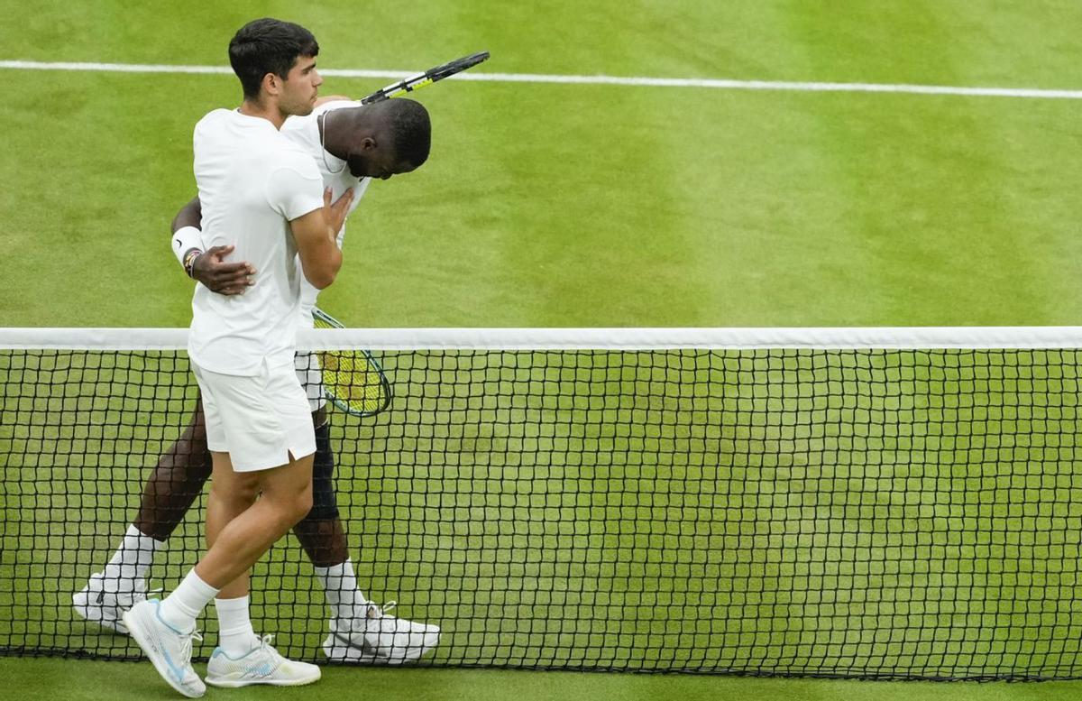 Alcaraz s’escapa contra Tiafoe del fantasma de l’eliminació