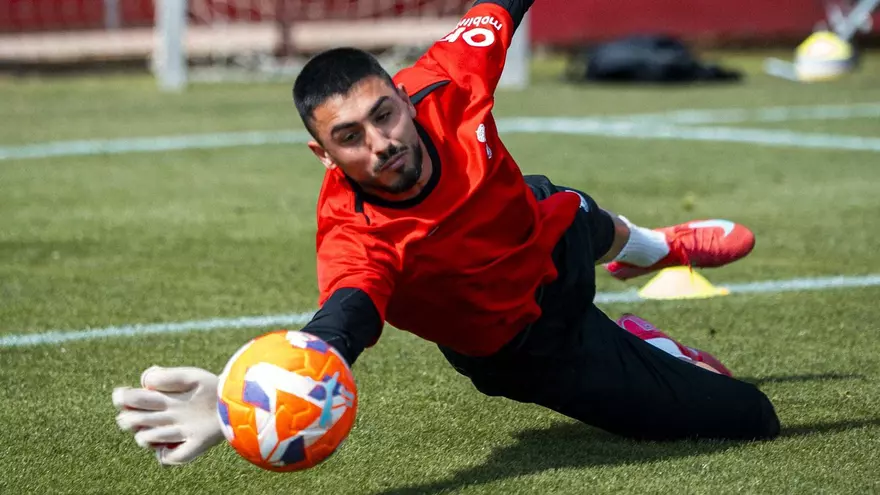 Leo Román está muy cerca de renovar como bermellón