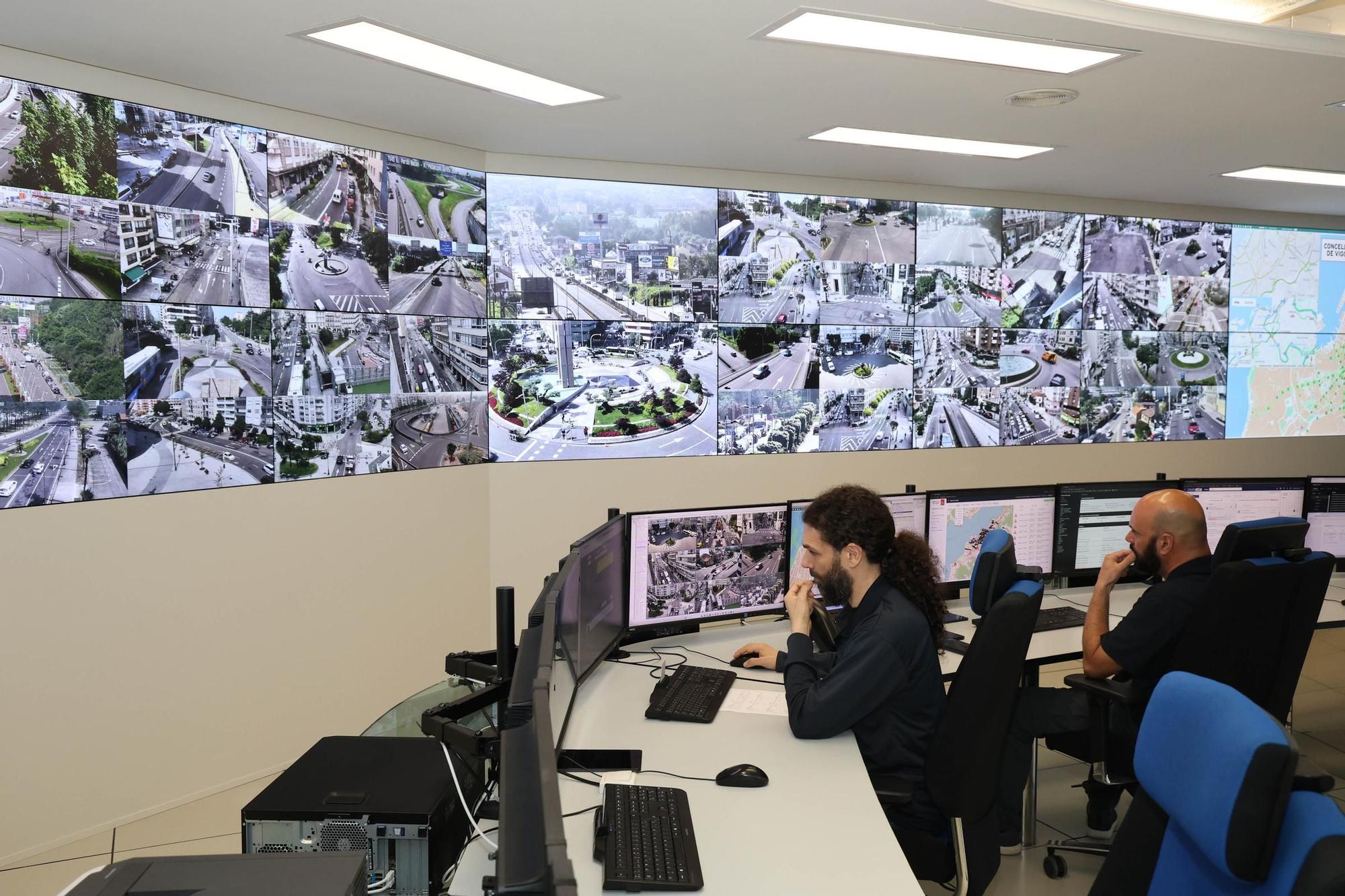 Visita a la sala de gestión de Movilidad del Concello de Vigo