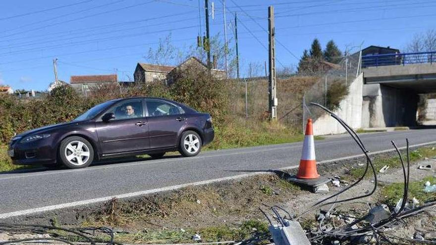 Restos del accidente en el lugar de la colisión. // Gustavo Santos