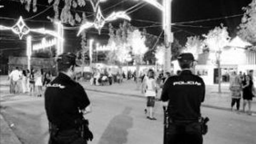 Diez personas son detenidas durante la feria en varias intervenciones policiales