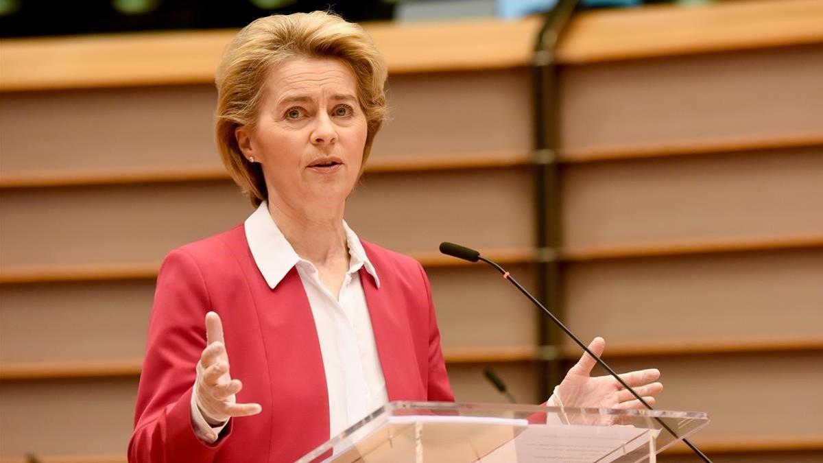 La presidenta de la Comiisión Europea, Ursula Von del Leyen, durante su comparecencia en la Eurocámara sobre la crisis del coronavirus.