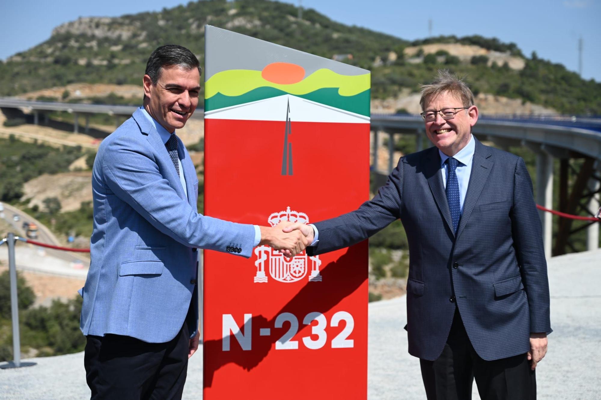 Sánchez inaugura el nuevo tramo de la N-232, a su paso por el puerto del Querol, en Morella