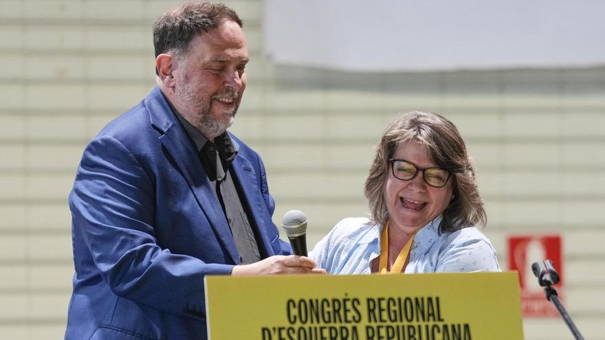 El líder de ERC, Oriol Junqueras, y la líder de ERC en Barcelona, Creu Camacho.