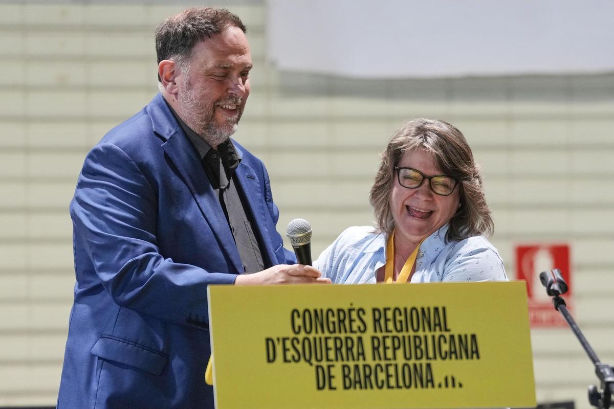 El líder de ERC, Oriol Junqueras, y la líder de ERC en Barcelona, Creu Camacho.