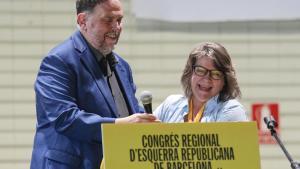 El líder de ERC, Oriol Junqueras, y la líder de ERC en Barcelona, Creu Camacho.