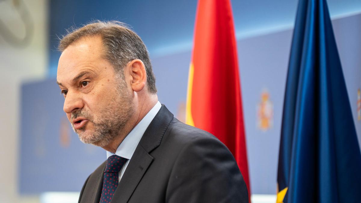 Archivo - El diputado del Grupo Mixto José Luis Ábalos, durante una rueda de prensa, en el Congreso de los Diputados, a 24 de julio de 2024, en Madrid (España).