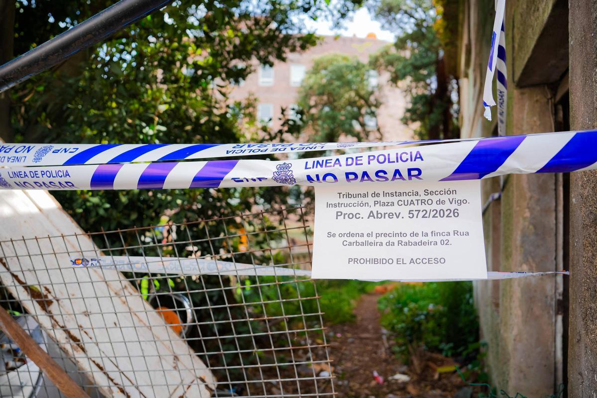 La clausura de la «narcovivienda» fue acordada por el juez de guardia de Vigo a petición de la Policía Nacional.