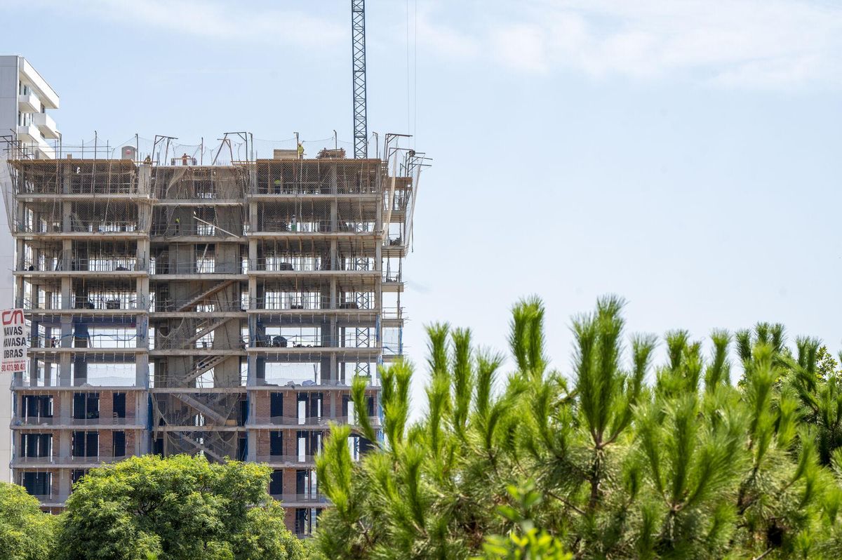 Archive image of a development under construction in Esplugues de Llobregat