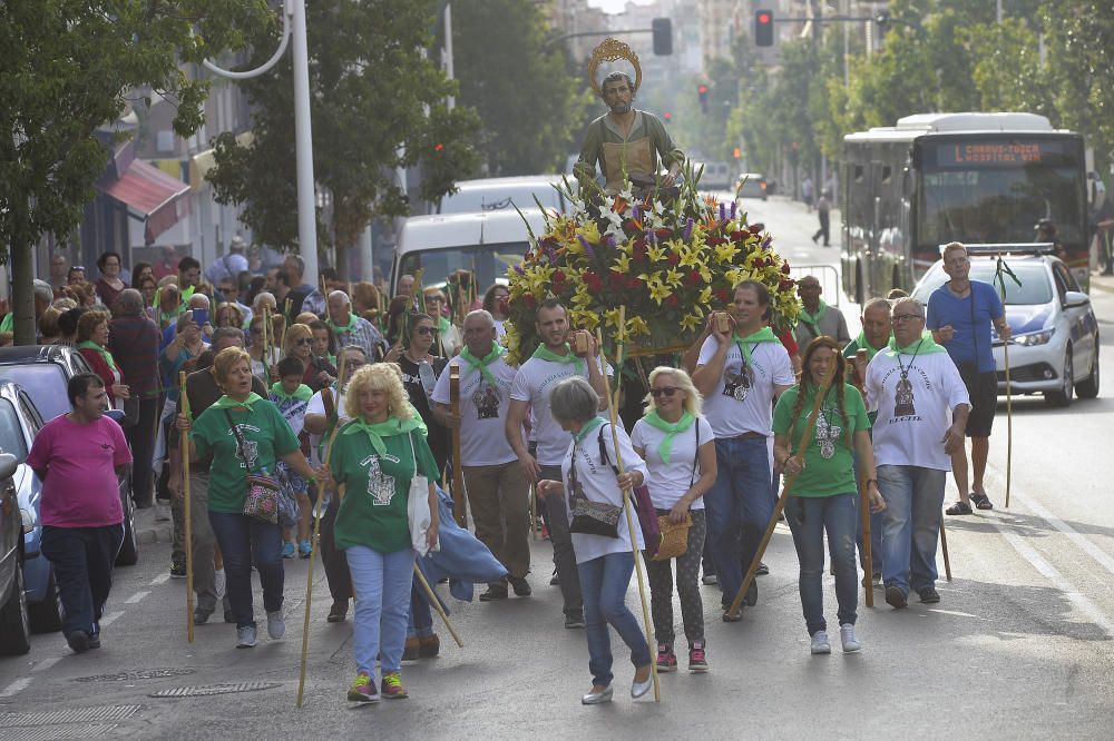 La romería de San Crispín recorre hoy las calles de El Toscar hasta su ermita.