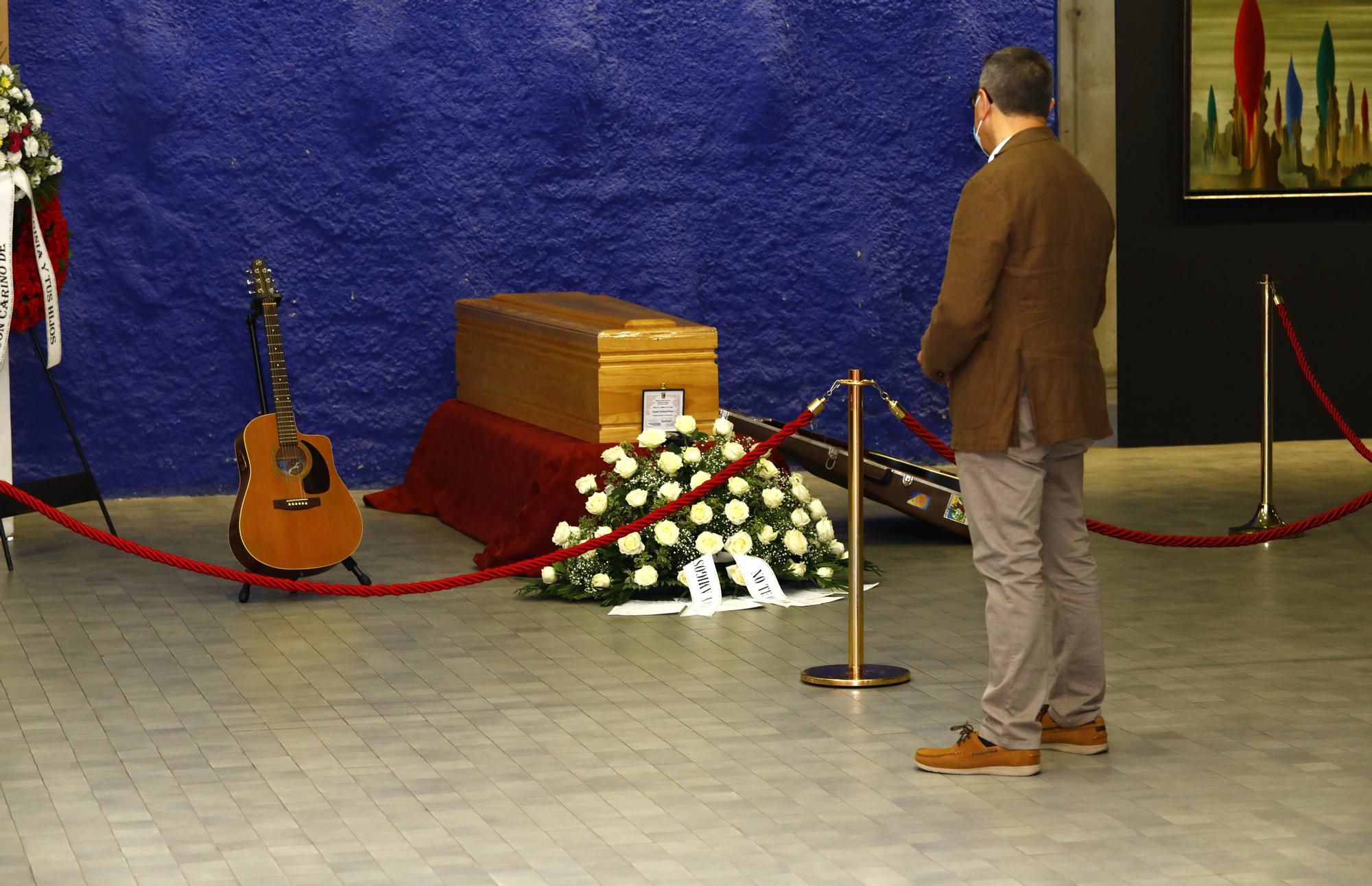 Capilla ardiente de Joaquín Carbonell en el Museo Pablo Serrano