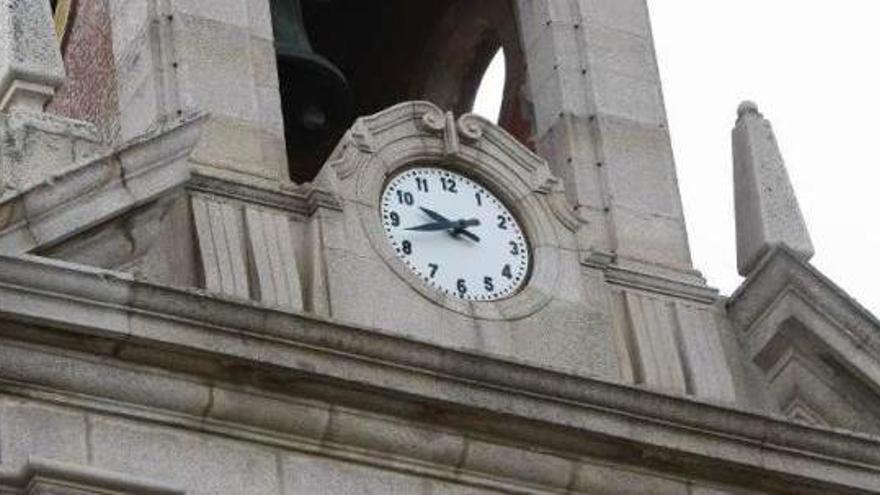 El reloj del Ayuntamiento sigue parado después de varias semanas