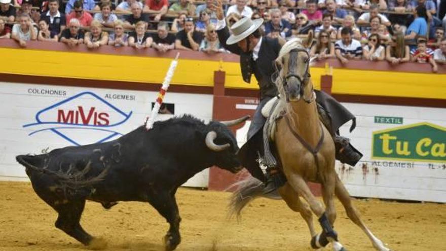 El rejoneador Sergio Domínguez, ayer en Algemesí.