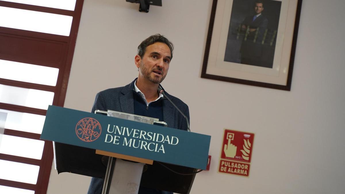 Eduardo Piné, presidente de la Asociación Sectorial del Hidrógeno Verde y Gases Renovables de la Región (AHMUR), ayer en la jornada de la UMU.