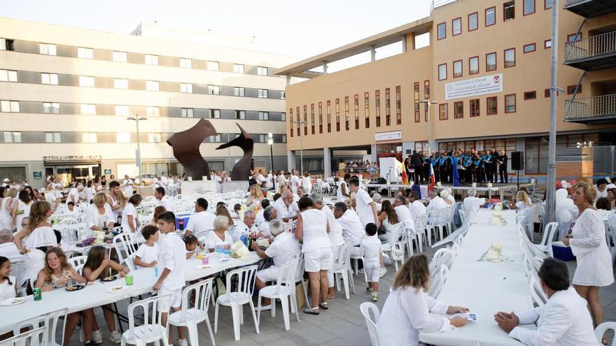 La parisina Elda se viste de blanco