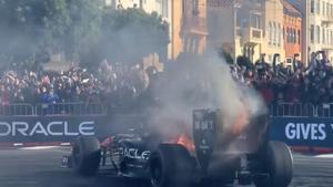 Susto en San Francisco: Yuki Tsunoda sufre un incendio en plena exhibición