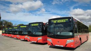 Archivo - Autobuses urbanos de Alcalá de Henares.