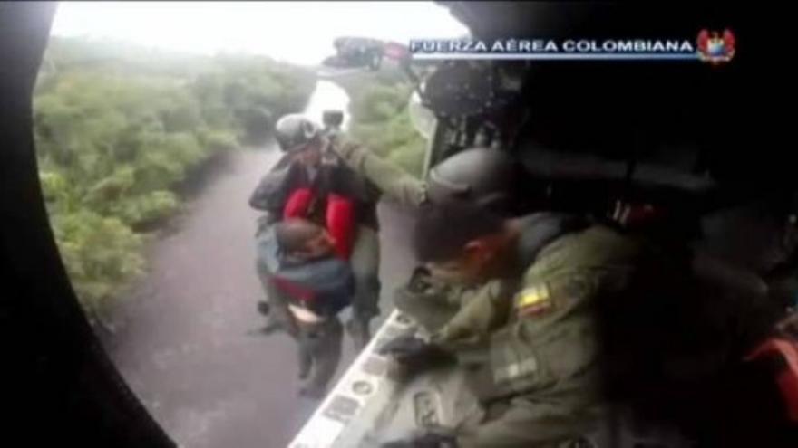 Espectacular rescate de dos senderistas polacos en el Amazonas