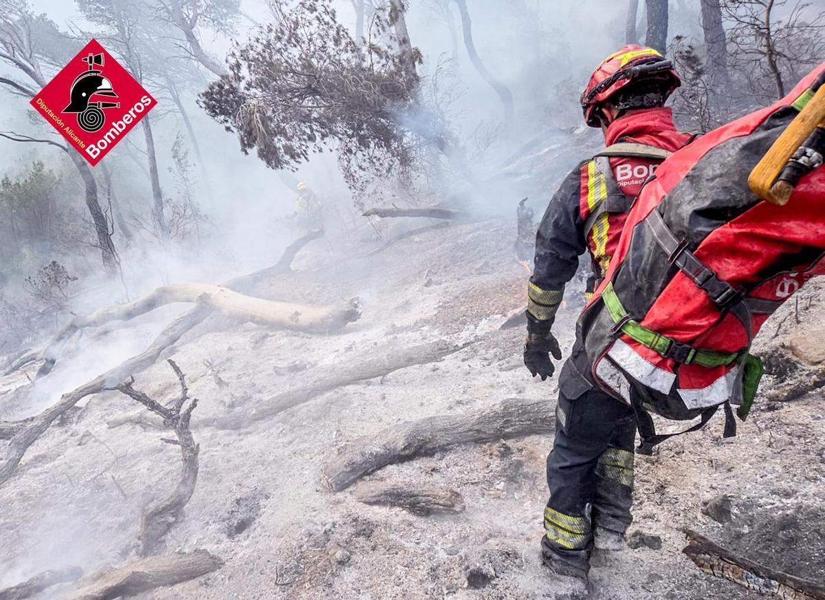 La Guardia Civil investiga si l'incendi al Maigmó ha estat intencionat