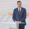 Archivo - El presidente del Gobierno y candidato a la reelección por el PSOE, Pedro Sánchez, antes de un debate electoral en RTVE