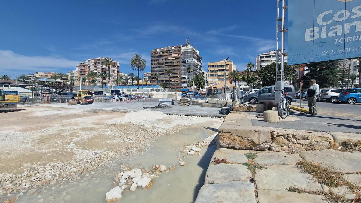 Un muelle protegido sin agua Un muelle protegido sin agua