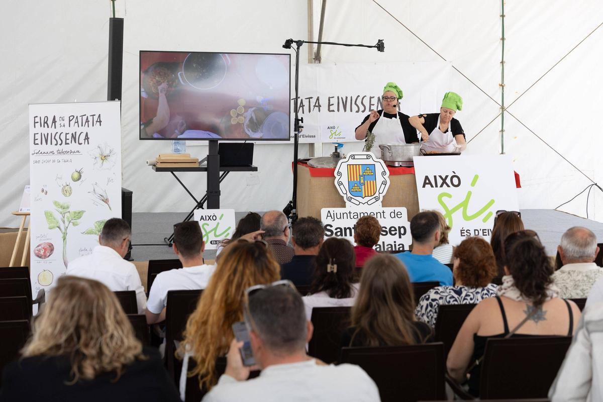 Descubre todas las fotos de la III Feria de la patata ibicenca
