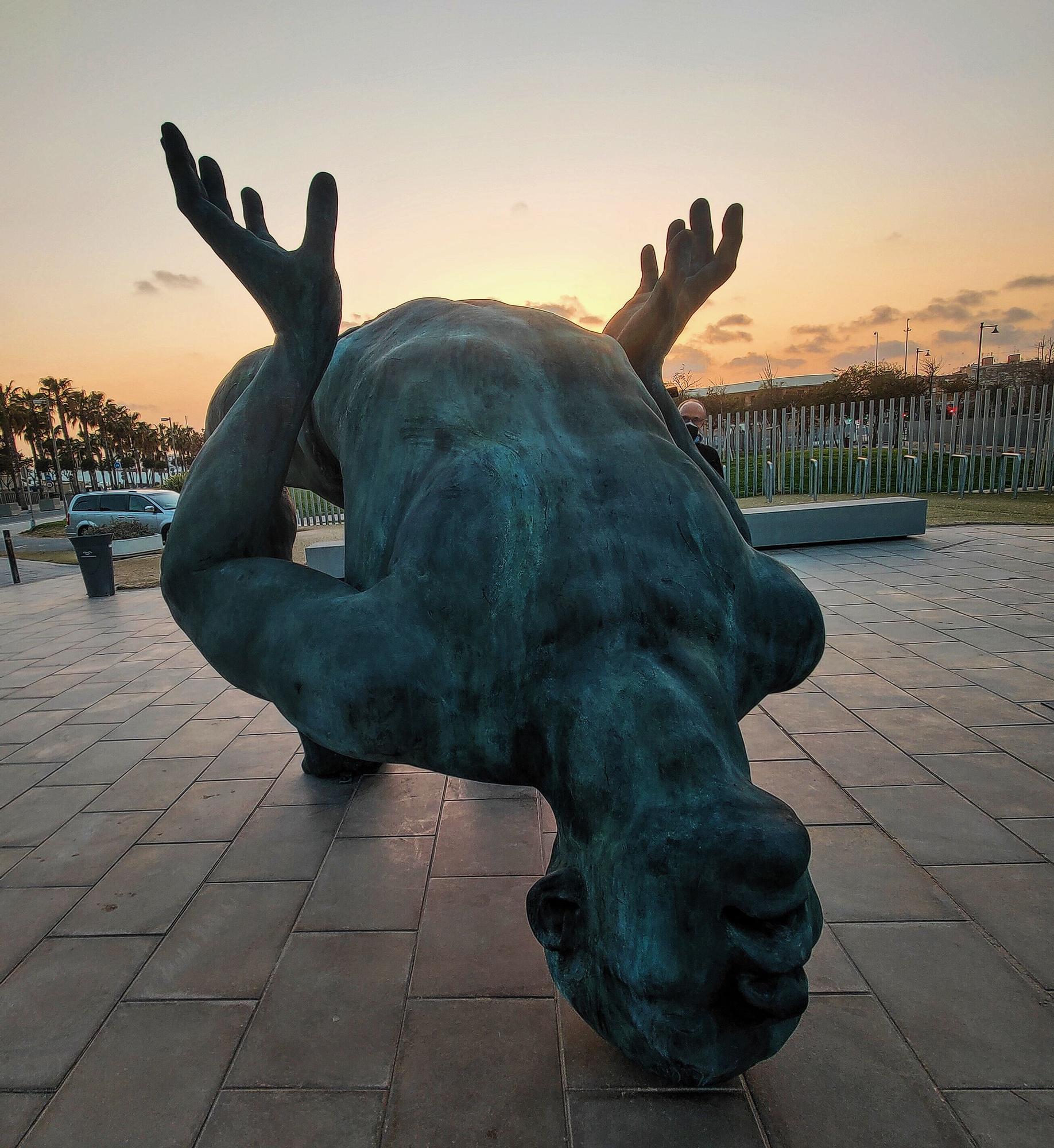 Así es "Gigante de sal", la nueva estatua de la Marina de València