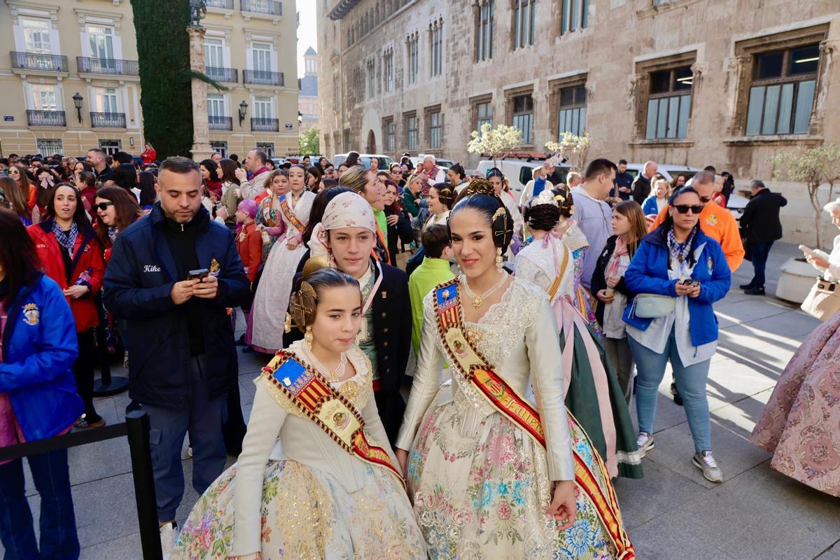 La "marea fallera" de las comarcas llega a la Diputación