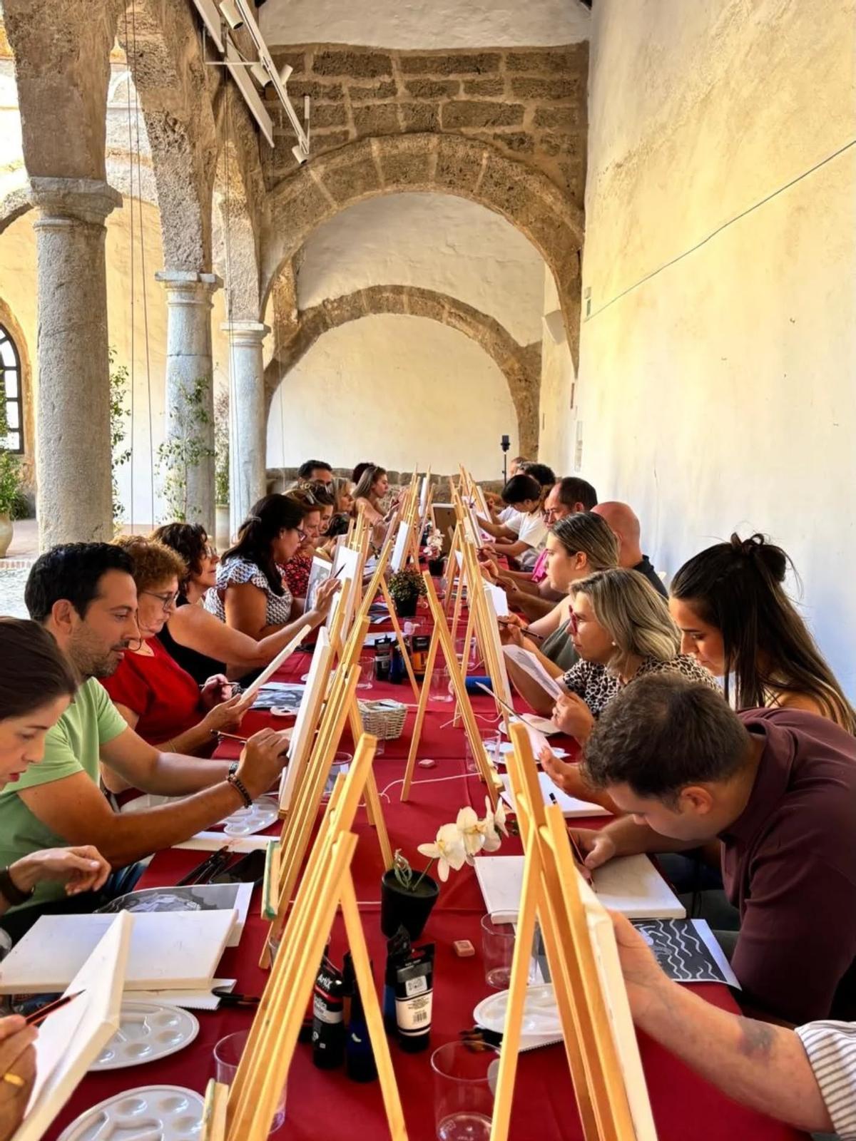 Un grupo durante la actividad de Art Wine by H.