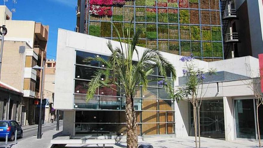 El edificio de la nueva biblioteca infantil, situada junto al jardín vertical.
