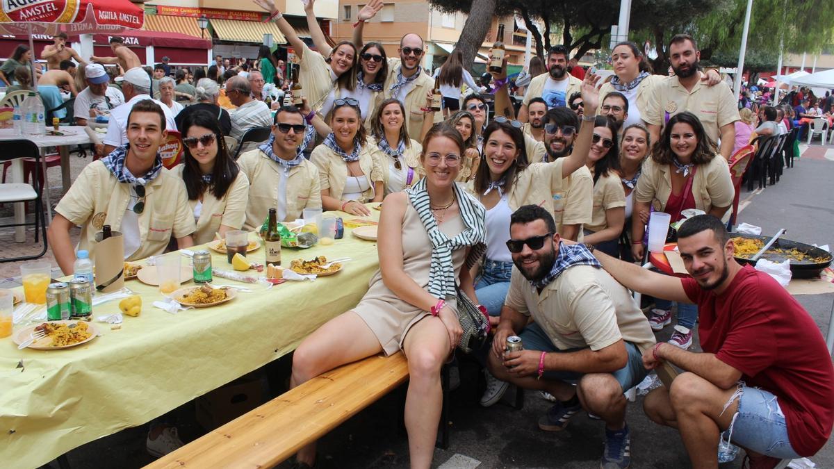 La vicealcaldesa, María Jiménez, y la concejala de Fiestas, Jennifer Casañ, compartieron mesa.