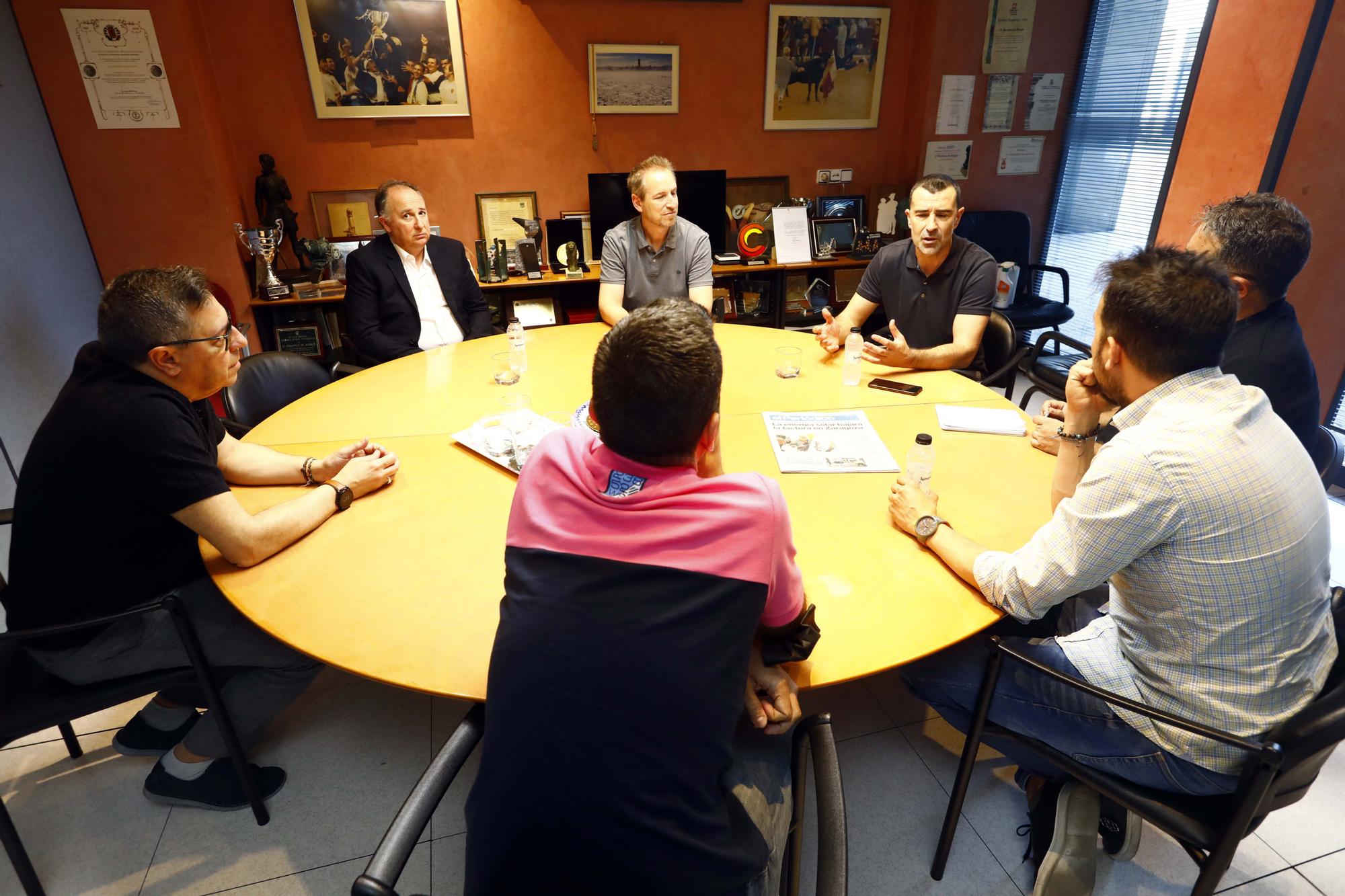 GALERÍA | Visita de Juan Carlos Carcedo a la redacción de EL PERIÓDICO DE ARAGÓN