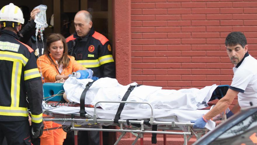 En estado crítico una chica al caer de un sexto piso en València cuando recogía ropa