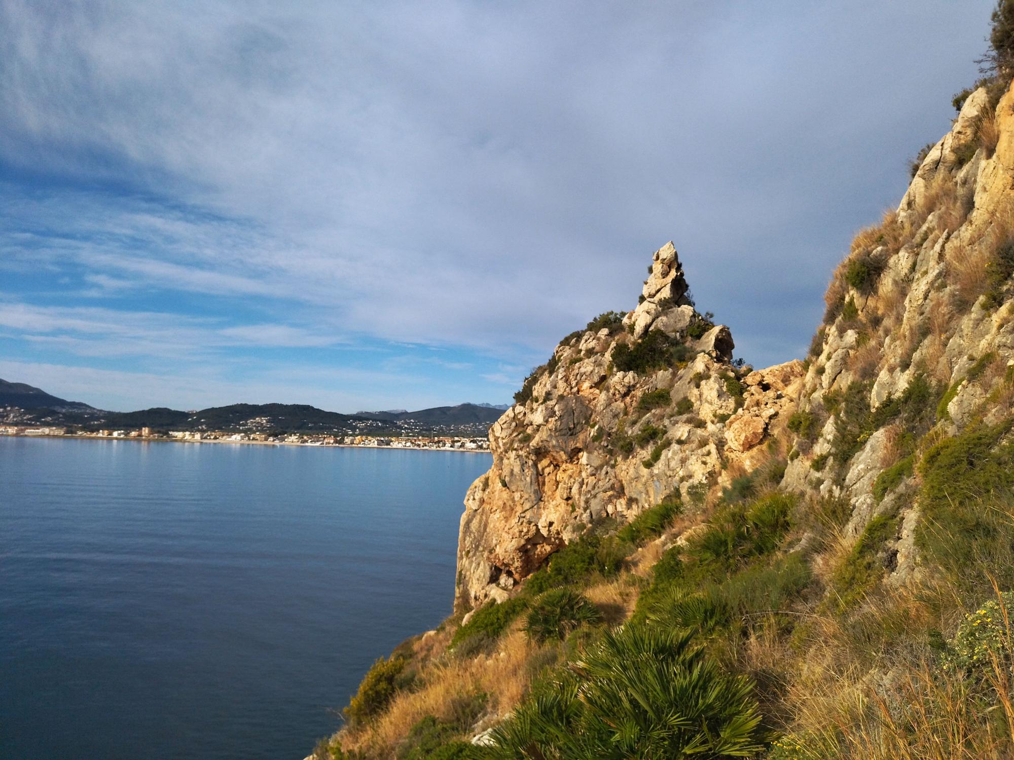 El cabo de Sant Antoni de Xàbia: la cueva de una ermitaña del siglo XIV y el mar de Sorolla