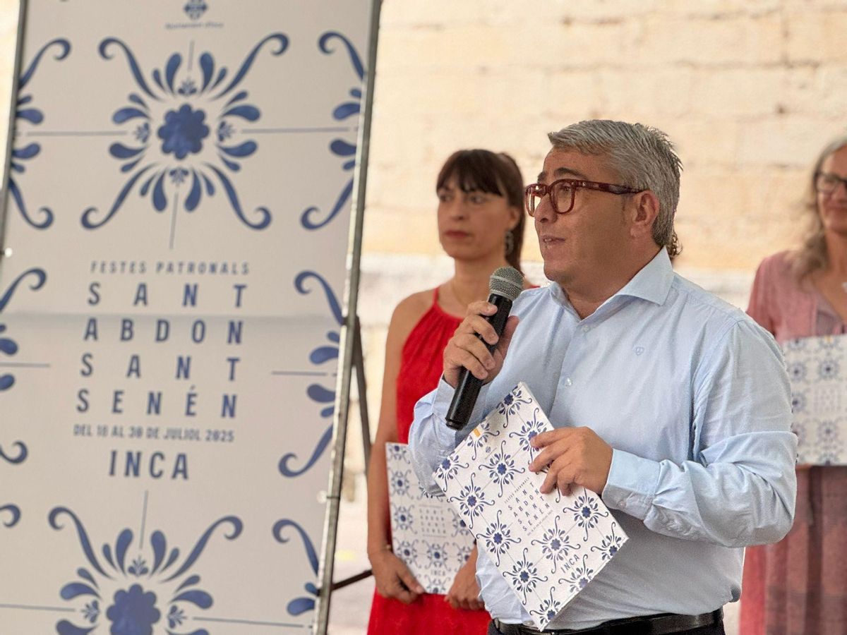 El alcalde Virgilio Moreno se dirige al público en el acto de este martes.